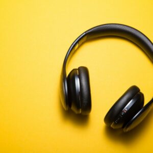 Noise-cancelling headphones